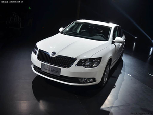 2025 superba <span class=keywords><strong>Skoda</strong></span> di lusso berlina di medie dimensioni nuova <span class=keywords><strong>Auto</strong></span> 2.0T 186 CV cambio automatico FWD R18 dimensione del pneumatico sterzo sinistro motore Turbo ACC - Product Image 4