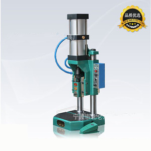 Presse pneumatique à double colonne de haute précision Wanshun Machinery 1000kN pour le forgeage des métaux - Product Image 3