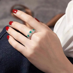 Anello da Donna Stile Palazzo con Design Traforato, Elegante Verde Smeraldo, Accessorio di Lusso per Feste, Regalo - Product Image 6