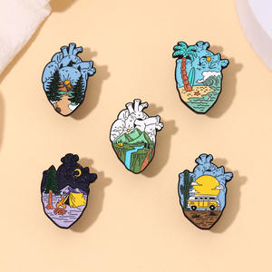 Verken Natuur Wandelen Reizen Avontuur Pin Bergbos Meren Aarde Hartvorm Reversspeldjes Badges Broche Custom Emaille Pin - Product Image 1