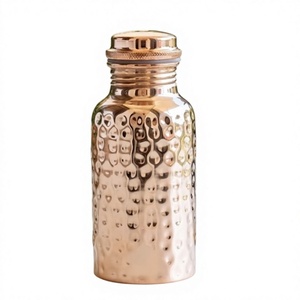 Botella de Agua de Cobre Premium con Textura Martillada, Termo Portátil de Viaje, Diseño Moderno, Tapas Incluidas - Product Image 1