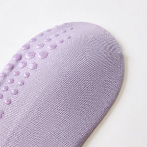 Chaussettes de Pilates BiLu avec logo personnalisé, antidérapantes, durables, avec picots, pour femmes, nouvelle collection, par le fabricant, idéales pour le yoga - Product Image 4