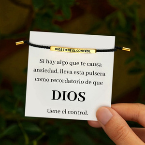Braccialetto Intrecciato Colorato Fatto a Mano in Acciaio Inossidabile con Scritta 'Dios Tiene El Control', Regalo Unisex con Biglietto di Incoraggiamento - Product Image 1