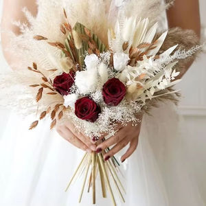 Bouquet de fleurs de mariage en gros, personnalisé, style bohème, roses rouges et blanches préservées, fleurs éternelles pour la décoration de mariage, vente en gros - Product Image 1