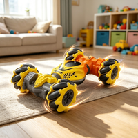 HOSHI 1611 Voiture RC de cascade à l'échelle 1/24 avec 4 roues motrices, contrôle par geste, rotation 360° sans noyau, 2.4G, camion tout-terrain RC