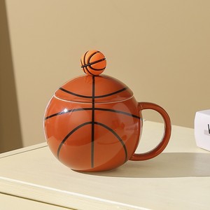 <span class=keywords><strong>Tazze</strong></span> Sportive Originali <span class=keywords><strong>da</strong></span> 14oz, Tazza <span class=keywords><strong>da</strong></span> Caffè Unica a Forma di Pallone <span class=keywords><strong>da</strong></span> Basket con Coperchio e Cucchiaio - Product Image 1