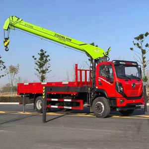 Camion grue de chantier Dongfeng 4X2 avec grue télescopique de 8 tonnes pour la manutention de matériaux de construction et l'installation d'éclairage public - Product Image 5