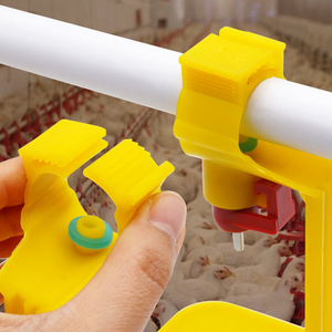 <span class=keywords><strong>Bebedero</strong></span> de agua con válvula de resorte de <span class=keywords><strong>PVC</strong></span> automático, <span class=keywords><strong>bebedero</strong></span> de pezón colgante para pollos de engorde, equipo de animales de granja usados - Product Image 6