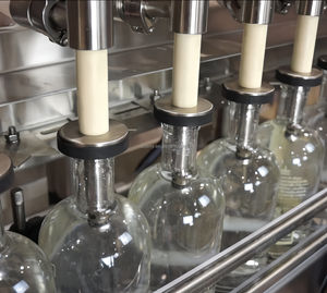 200 Gin bottiglia 50Ml automatico di vino alcool Overflow macchina di riempimento per Vodka e whisky 700Ml e 1 - Product Image 4