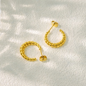 <span class=keywords><strong>Orecchini</strong></span> da donna <span class=keywords><strong>di</strong></span> lusso in oro placcato oro 18K in acciaio inossidabile senza intaccature gioielli alla moda con <span class=keywords><strong>orecchini</strong></span> <span class=keywords><strong>di</strong></span> <span class=keywords><strong>marca</strong></span> - Product Image 4