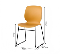 Chaise de salle à manger moderne à dossier cannelé, base en traîneau, empilable, en polypropylène de qualité commerciale pour café, bistrot, hôtel