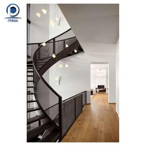 Elegante Escalera <span class=keywords><strong>de</strong></span> Madera con Pasamanos Curvo que Muestra un Diseño Clásico <span class=keywords><strong>y</strong></span> una Fina Artesanía - Product Image 2