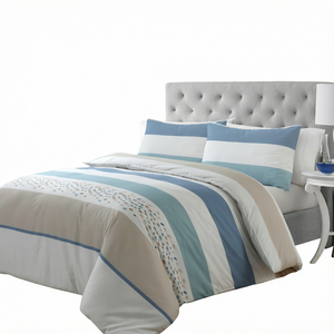 Ensemble de housse de couette avec imprimé décoratif et taies d'oreiller assorties - Product Image 1