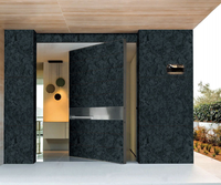Porte pivotante en bois naturel minimaliste moderne avec bande métallique horizontale, prévention des incendies, taille/couleur personnalisées pour entrée de villa