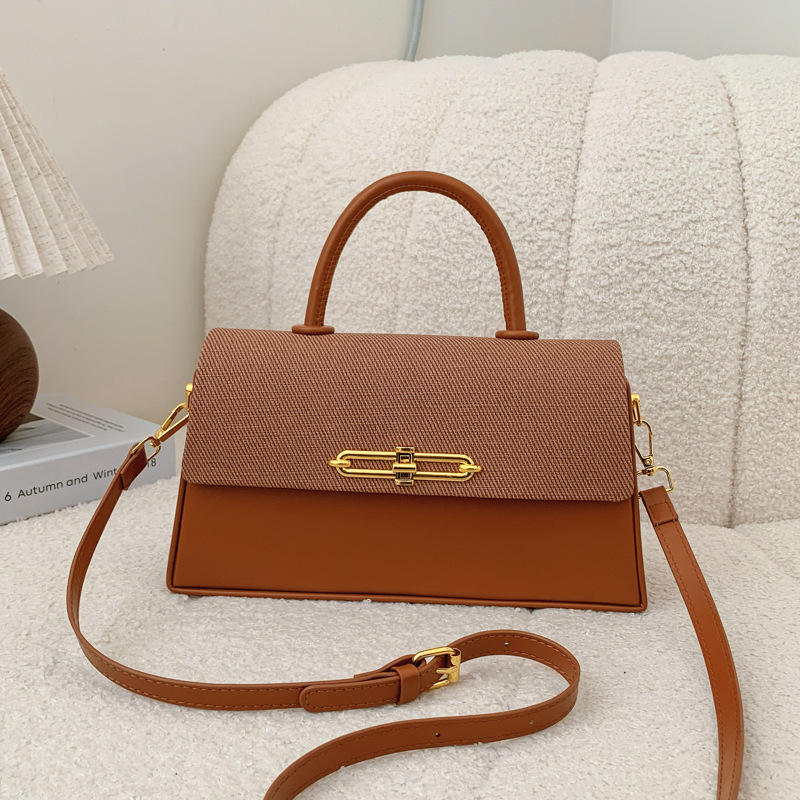 น้ำตาลอ่อน