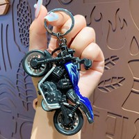 Porte-clés créatif en forme de mini moto de dessin animé, petit cadeau pendentif pour sac à dos d'enfant et clé de voiture