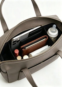 <span class=keywords><strong>Sac</strong></span> de rangement suspendu pour poussette en cuir végétalien personnalisé OEM, idéal pour les couches et les accessoires de maman - Product Image 3