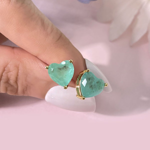 Boucles d'oreilles clous style brésilien en pierre fusion cœur 8 mm, plaqué or, avec gemme cœur Paraiba Teal, bijoux fantaisie en gros - Product Image 4