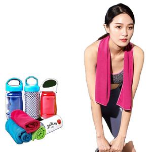Serviette de refroidissement en microfibre de glace de sport multicolore respirante douce de haute qualité avec étui en silicone - Product Image 2