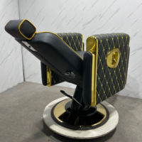 Fauteuil de Barbier Classique Doré Hydraulique Inclinable en Cuir Capitonnée avec Appui-tête Réglable et Repose-pieds Rotatif à 360° – Vente en Gros pour Salons de Coiffure