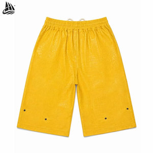 Shorts en similicuir <span class=keywords><strong>jaune</strong></span> moutarde personnalisables pour <span class=keywords><strong>homme</strong></span>, effet croco, avec poches zippées et taille élastique, style streetwear - Product Image 2