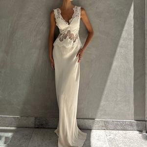 Robe longue élégante et sexy sans manches pour femme, dos nu en dentelle, coupe ajustée et taille cintrée, fabriquée sur mesure - Product Image 1