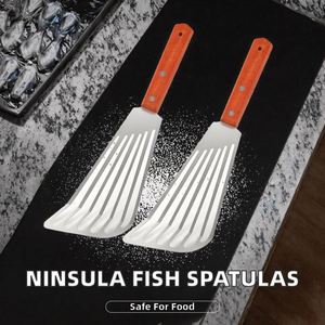 Juego de 2 espátulas con mango de madera, espátula ranurada de acero inoxidable apta para alimentos, para voltear pescado, tortillas, filetes y más - Product Image 2