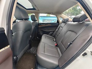 Sedán Chino Usado Changan Yidong <span class=keywords><strong>DT</strong></span> 2018 2019 <span class=keywords><strong>2020</strong></span>, 5 Plazas, Automático, Volante a la Izquierda, Cuero Oscuro - Product Image 4