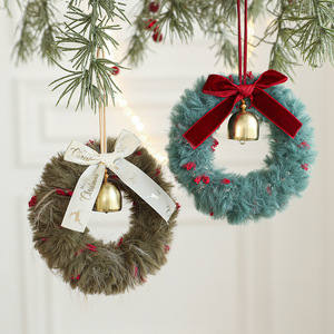Dekorasi Karangan Bunga Natal Kecil Berbulu Lucu dengan Pita dan Lonceng Emas Cocok untuk Pintu, Jendela, dan Gantungan Mobil. - Product Image 3