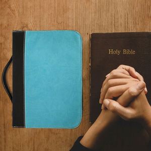 Free Sample PU Leather Church Bag Portable <b>Bible</b> Bag Carrying <b>Case</b> Fashion <b>Bible</b> Cover - Product Image 6