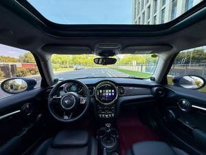 BMW <span class=keywords><strong>Mini</strong></span> <span class=keywords><strong>Cooper</strong></span> S 2.0T Turbo Quatre cylindres Gauche Cuir Foncé R17 Transmission Automatique Élégante Deux portes Hayon 2022 d'occasion - Product Image 3