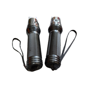 交通整理用のセキュリティ交通警棒、点滅式で高反射率の赤色LED警棒 - Product Image 5