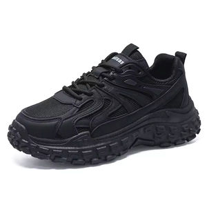 Chaussures de sport décontractées pour hommes de haute qualité en gros, noires, à lacets, avec empeigne en maille respirante, légères et antidérapantes - Product Image 1