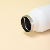 Bouteille d'eau isotherme personnalisée en acier inoxydable argenté 500 ml pour sport, cyclisme et extérieur, avec bouchon en bambou, faible MOQ