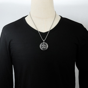 Colgante de Máscara de Guerrero de Acero Inoxidable, Collar Unisex con Diseño Geométrico, Color Acero 12083 - Product Image 4