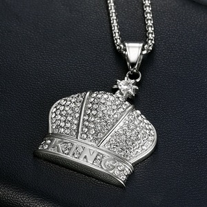 Collier pendentif Couronne royale en acier inoxydable avec sertissage pavé, Or et Argent, Bijoux de fête pour homme - Product Image 3