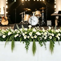 Chemin de table personnalisé en lys artificiels blancs, arrangement floral artificiel avec verdure tombante pour la décoration de scène de mariage et de banquet