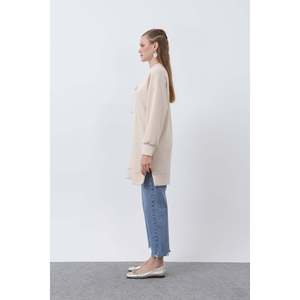 เสื้อคลุมสตรีแต่งระบายที่ไหล่และขอบลูกไม้ - 10628TNK - สีเบจทราย - Product Image 3
