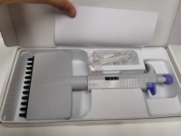Ventes chaudes Pipette 8 canaux entièrement autoclavable pour le traitement parallèle d'échantillons Microplaques en plastique OEM pris en charge