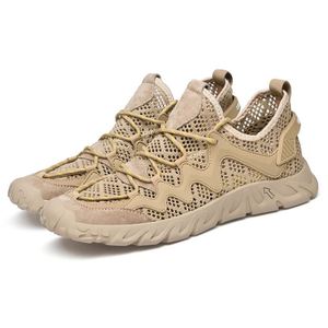 รองเท้าลำลองผู้ชายสำหรับฤดูร้อน น้ำหนักเบา ระบายอากาศได้ดี ทำจากหนังกลับและผ้าตาข่าย ดีไซน์แบบเจาะรู พื้นรองเท้าด้านในทำจากผ้า พื้นรองเท้าด้านนอกทำจาก EVA และ PVC - Product Image 4