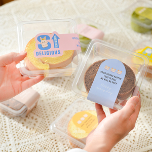 Dulces caseros Clear Mini Tiramisu Cajas de plástico Diseño personalizado Cuadrado Pequeño pastel Contenedores Caja de embalaje Envase Para Postre - Product Image 1