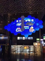 Écran LED couleur pleine 2,5 mm intérieur/extérieur 16:9, mur vidéo triangulaire, affichage numérique OEM SDK, affiche numérique pour centre commercial, animation de texte, IP43