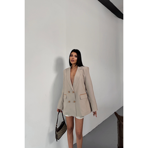 Blazer beige pour femme, design élégant, avec boutons et rabat - Product Image 2