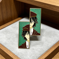 Épinglette personnalisée en émail dur, rectangulaire verticale, avec personnage d'anime garçon et fond vert pailleté