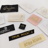 Étiquette de cou tissée rose brodée écologique personnalisée avec logo Étiquette tissée de col principal pour vêtements