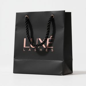 ถุงกระดาษอาร์ตหรูหราสำหรับร้านเสื้อผ้าบูติก ขายส่ง ถุงกระดาษคราฟท์หูหิ้วแบบบิด พิมพ์โลโก้ตามสั่ง - Product Image 1