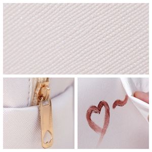 กระเป๋าเครื่องสำอางไฮเอนด์ความจุขนาดใหญ่แบบเรียบง่ายพร้อมฝาปิดซิปกระเป๋าเก็บของใช้ในห้องน้ำสำหรับเดินทางกันน้ำ - Product Image 3