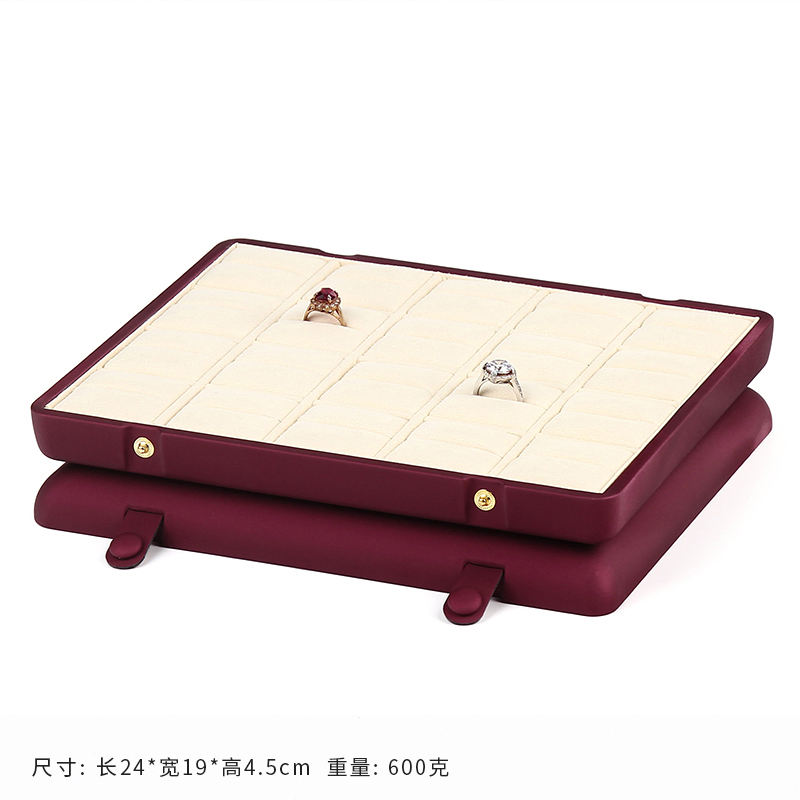 Bague rouge et blanche