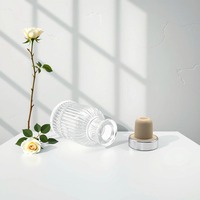 Bouteille de diffuseur de roseau clair à rayures verticales de luxe 40ml 100ml 200ml Nouveau parfum d'arôme unique pour l'aromathérapie