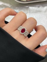 Cincin Emas 18K dengan Batu Ruby Buatan Laboratorium 1.865ct Potongan Oval Halo Berlian Perhiasan Mewah Batu Permata Buatan Laboratorium OEM Grosir